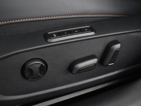 CUPRA Leon 1.4 eHybrid | 245pk | Stoel & stuurverwarming | Carplay | Memory | Sfeerverlichting | Parkeerhulp | Navigatie | Keyless | Full LED | Sportstoelen | Magnetic Tech Matt | PHEV | Plug In