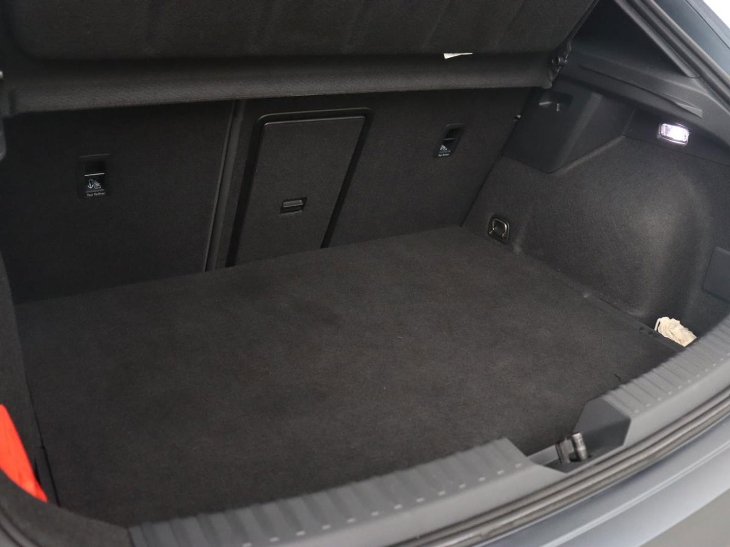 CUPRA Leon 1.4 eHybrid | 245pk | Stoel & stuurverwarming | Carplay | Memory | Sfeerverlichting | Parkeerhulp | Navigatie | Keyless | Full LED | Sportstoelen | Magnetic Tech Matt | PHEV | Plug In