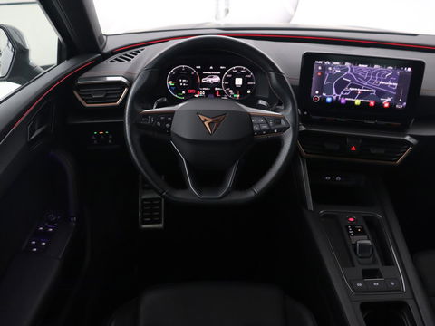 CUPRA Leon 1.4 eHybrid | 245pk | Stoel & stuurverwarming | Carplay | Memory | Sfeerverlichting | Parkeerhulp | Navigatie | Keyless | Full LED | Sportstoelen | Magnetic Tech Matt | PHEV | Plug In