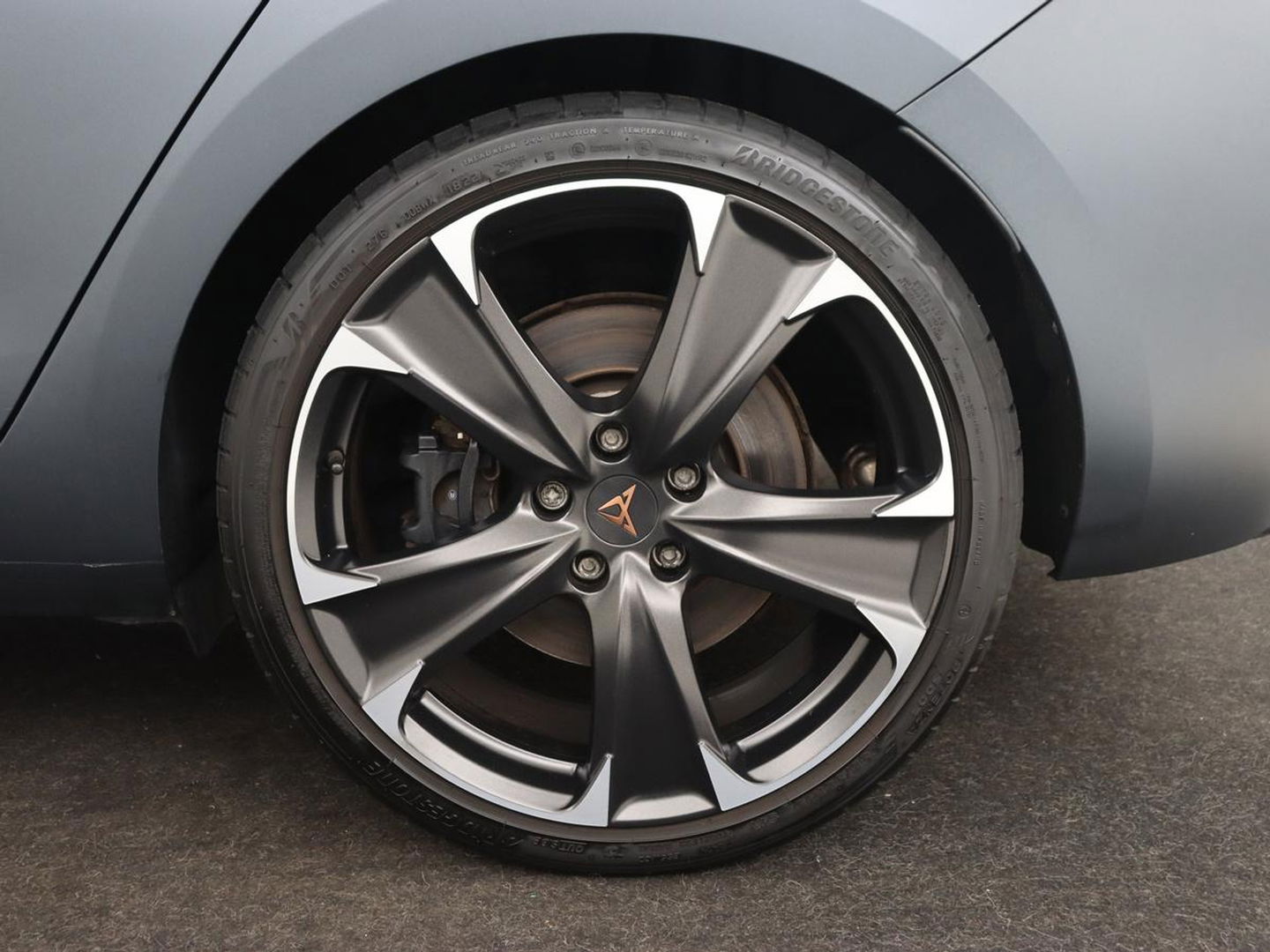 CUPRA Leon 1.4 eHybrid | 245pk | Stoel & stuurverwarming | Carplay | Memory | Sfeerverlichting | Parkeerhulp | Navigatie | Keyless | Full LED | Sportstoelen | Magnetic Tech Matt | PHEV | Plug In