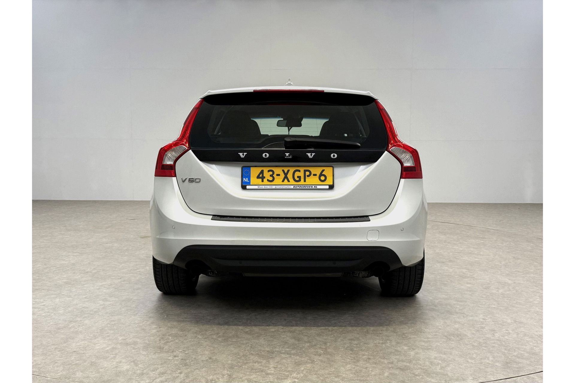 Volvo V60 1.6 T3 Momentum Cruisecontrol | Parkeersensoren | Navigatie | Clima | 17"LMV