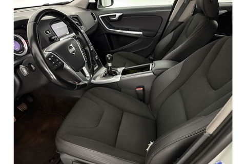 Volvo V60 1.6 T3 Momentum Cruisecontrol | Parkeersensoren | Navigatie | Clima | 17"LMV