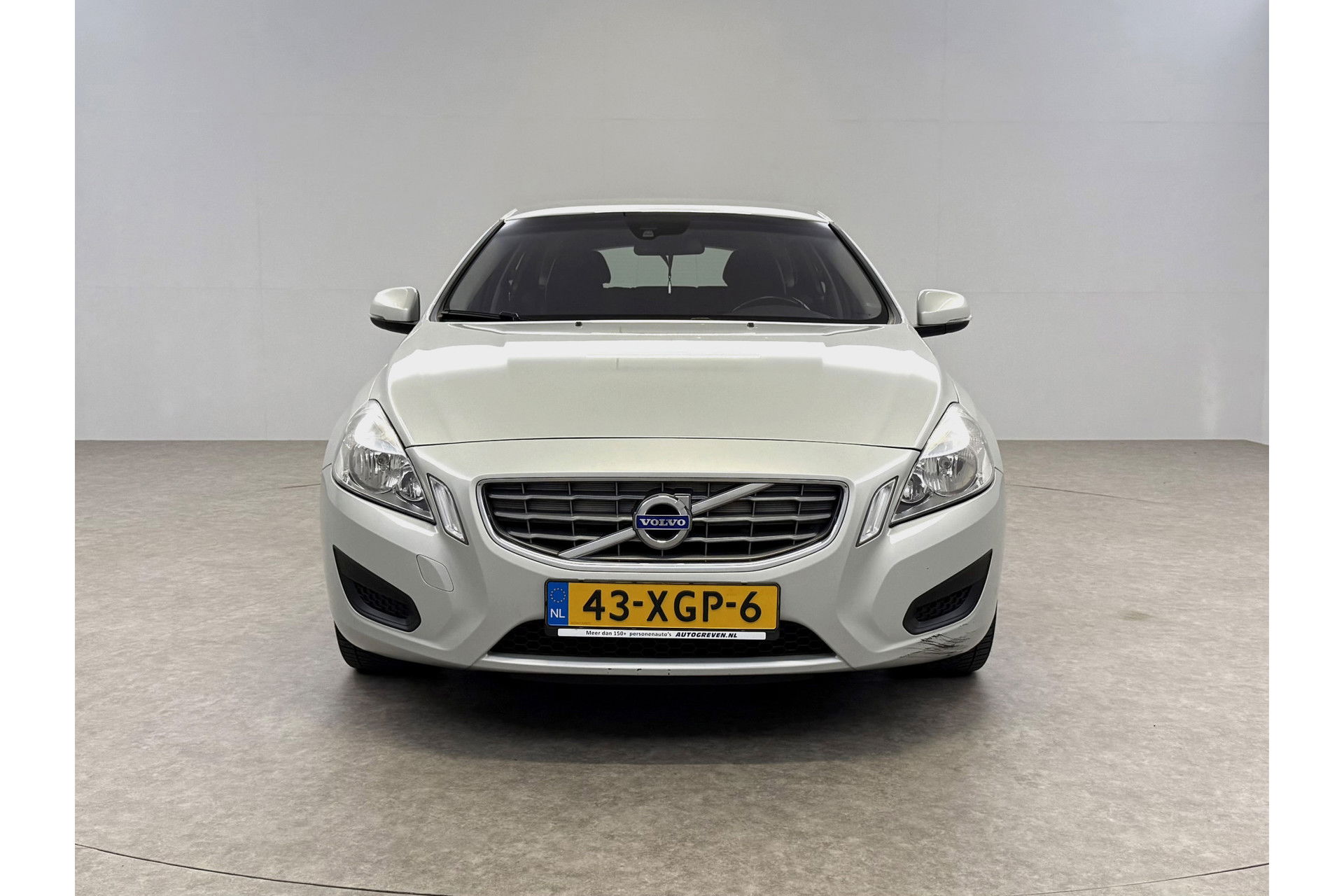 Volvo V60 1.6 T3 Momentum Cruisecontrol | Parkeersensoren | Navigatie | Clima | 17"LMV