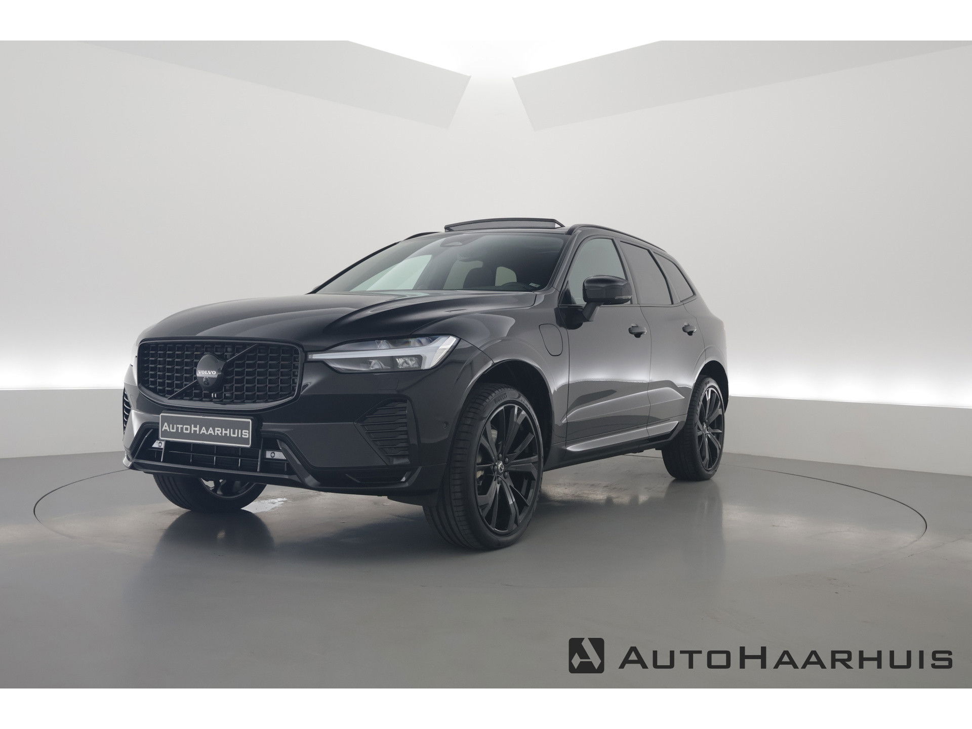 Volvo XC60 2.0 T8 Plug-in hybrid AWD Ultra Black Edition | Luchtvering | 360cam | Elek. Trekhaak | HUD | Bowers & Wilkins | Memory