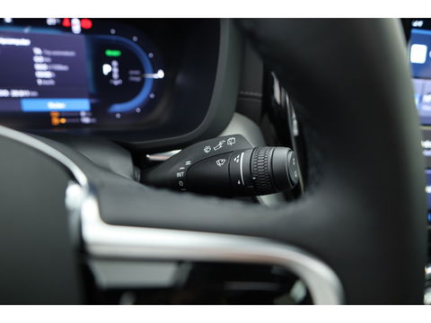 Volvo XC60 2.0 T8 Plug-in hybrid AWD Ultra Black Edition | Luchtvering | 360cam | Elek. Trekhaak | HUD | Bowers & Wilkins | Memory