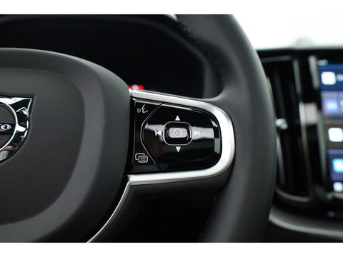 Volvo XC60 2.0 T8 Plug-in hybrid AWD Ultra Black Edition | Luchtvering | 360cam | Elek. Trekhaak | HUD | Bowers & Wilkins | Memory