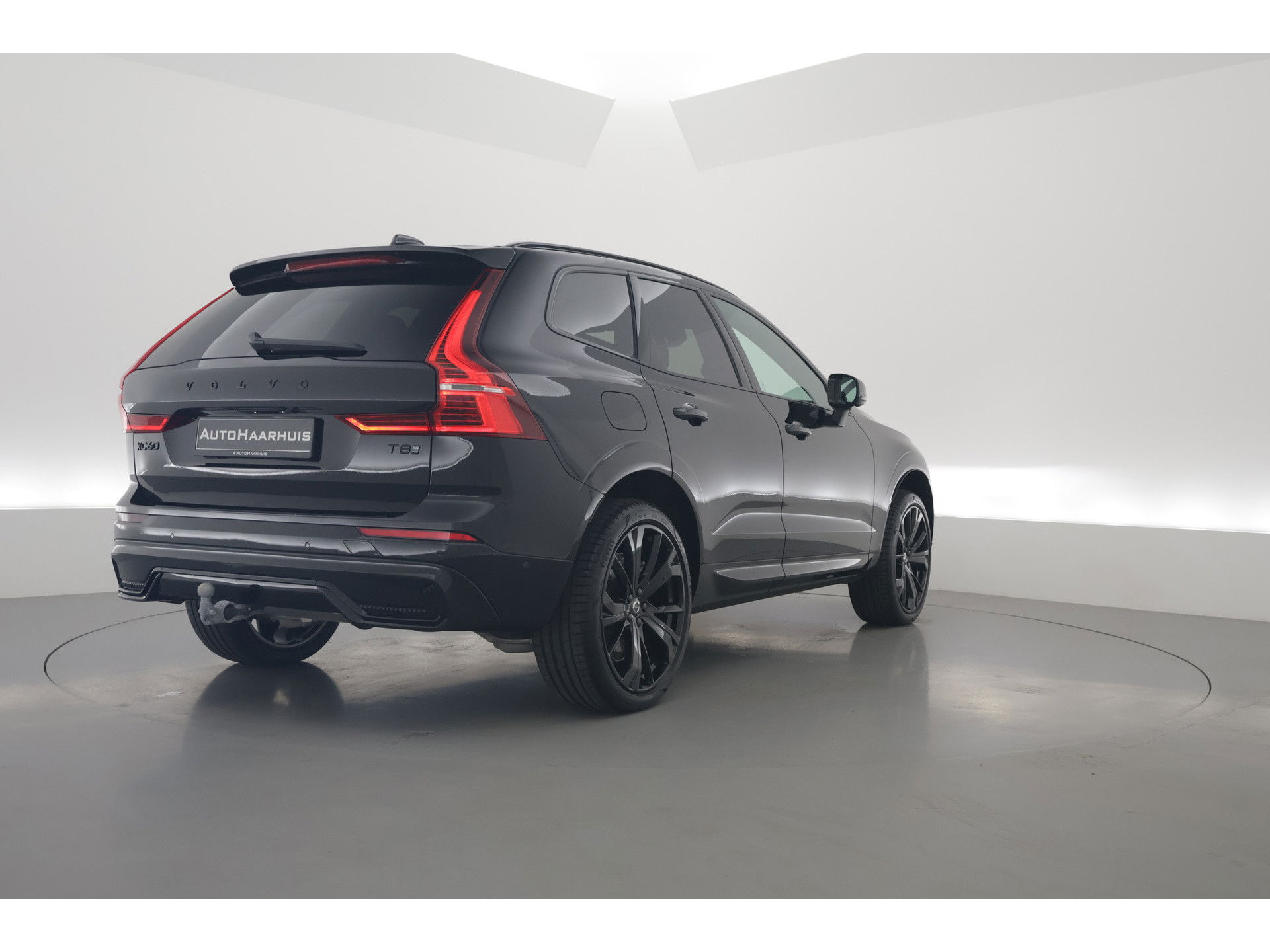 Volvo XC60 2.0 T8 Plug-in hybrid AWD Ultra Black Edition | Luchtvering | 360cam | Elek. Trekhaak | HUD | Bowers & Wilkins | Memory