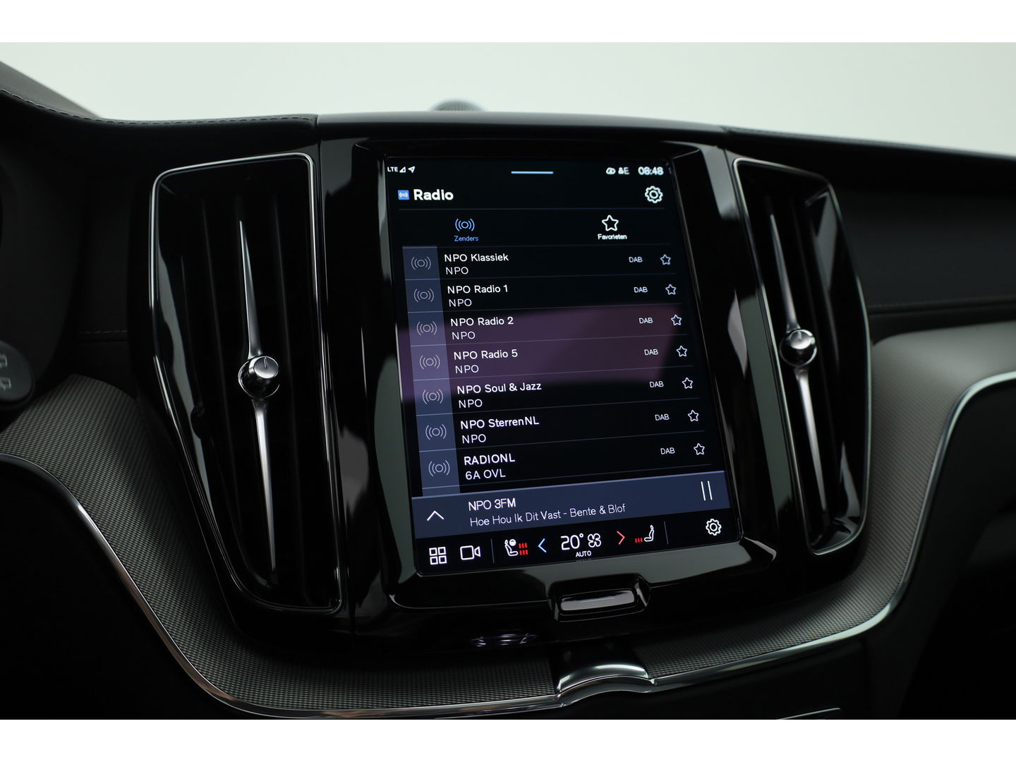 Volvo XC60 2.0 T8 Plug-in hybrid AWD Ultra Black Edition | Luchtvering | 360cam | Elek. Trekhaak | HUD | Bowers & Wilkins | Memory