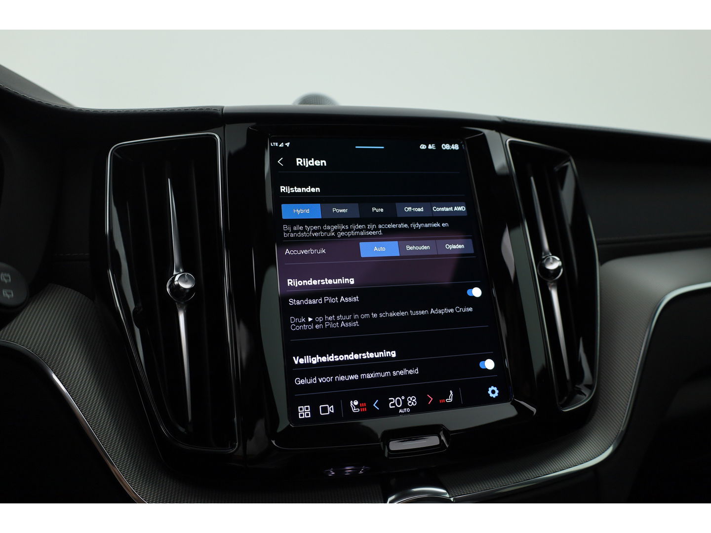 Volvo XC60 2.0 T8 Plug-in hybrid AWD Ultra Black Edition | Luchtvering | 360cam | Elek. Trekhaak | HUD | Bowers & Wilkins | Memory