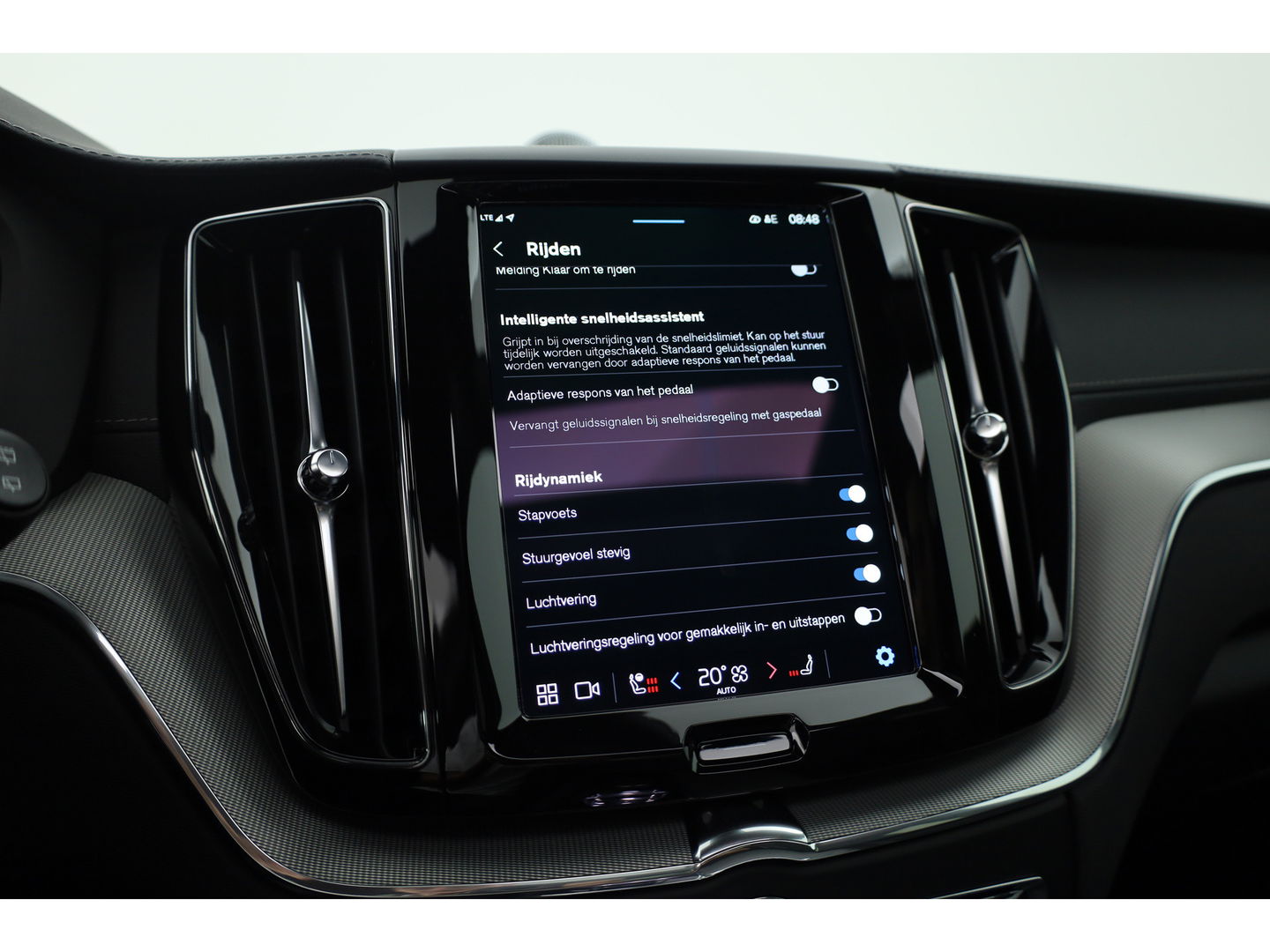 Volvo XC60 2.0 T8 Plug-in hybrid AWD Ultra Black Edition | Luchtvering | 360cam | Elek. Trekhaak | HUD | Bowers & Wilkins | Memory