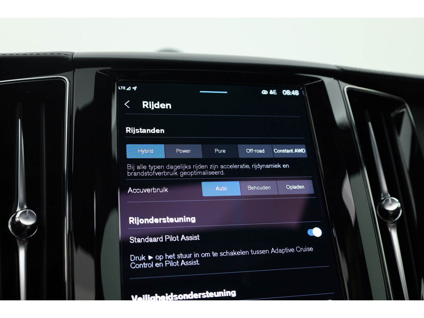 Volvo XC60 2.0 T8 Plug-in hybrid AWD Ultra Black Edition | Luchtvering | 360cam | Elek. Trekhaak | HUD | Bowers & Wilkins | Memory