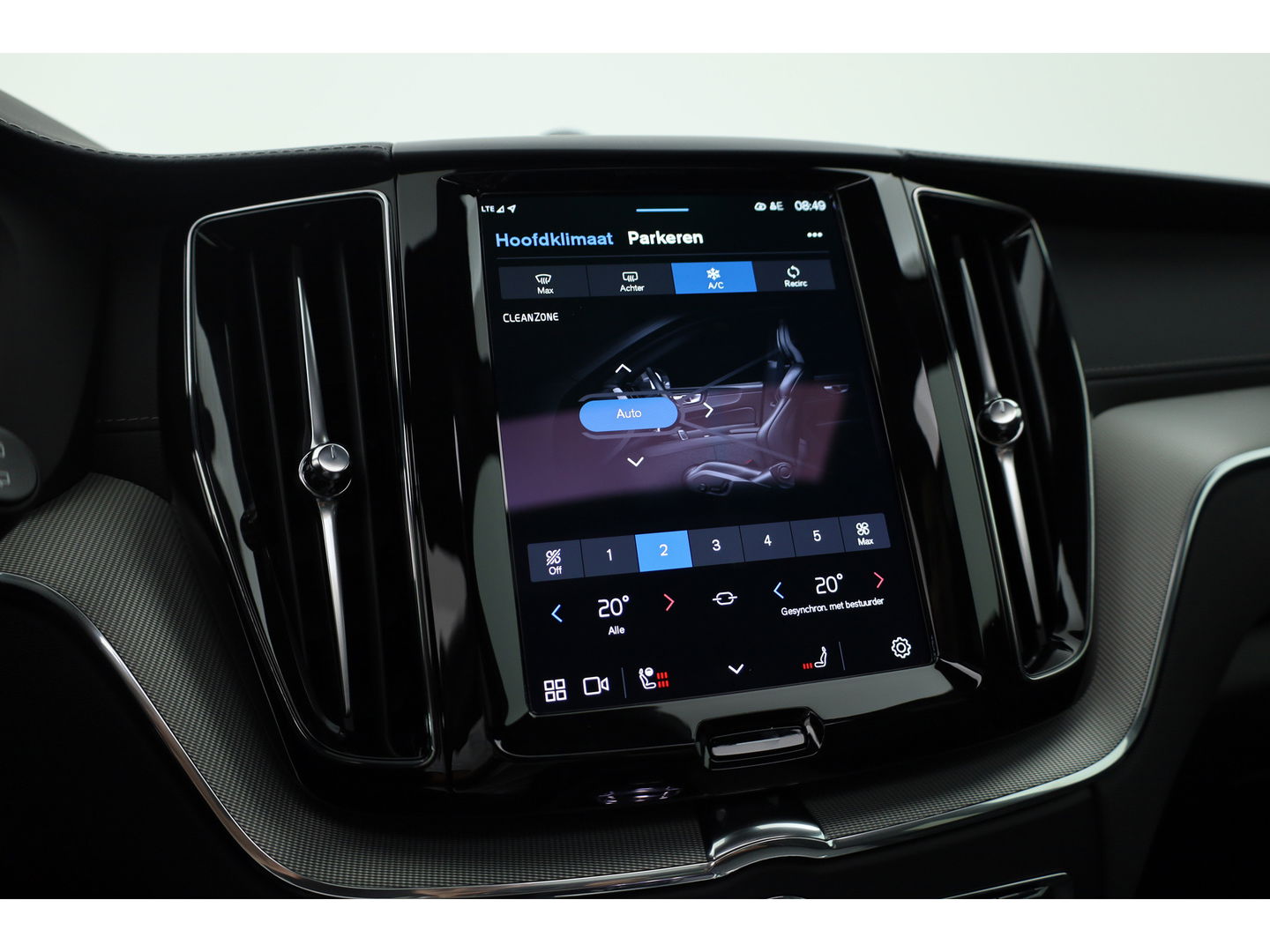 Volvo XC60 2.0 T8 Plug-in hybrid AWD Ultra Black Edition | Luchtvering | 360cam | Elek. Trekhaak | HUD | Bowers & Wilkins | Memory