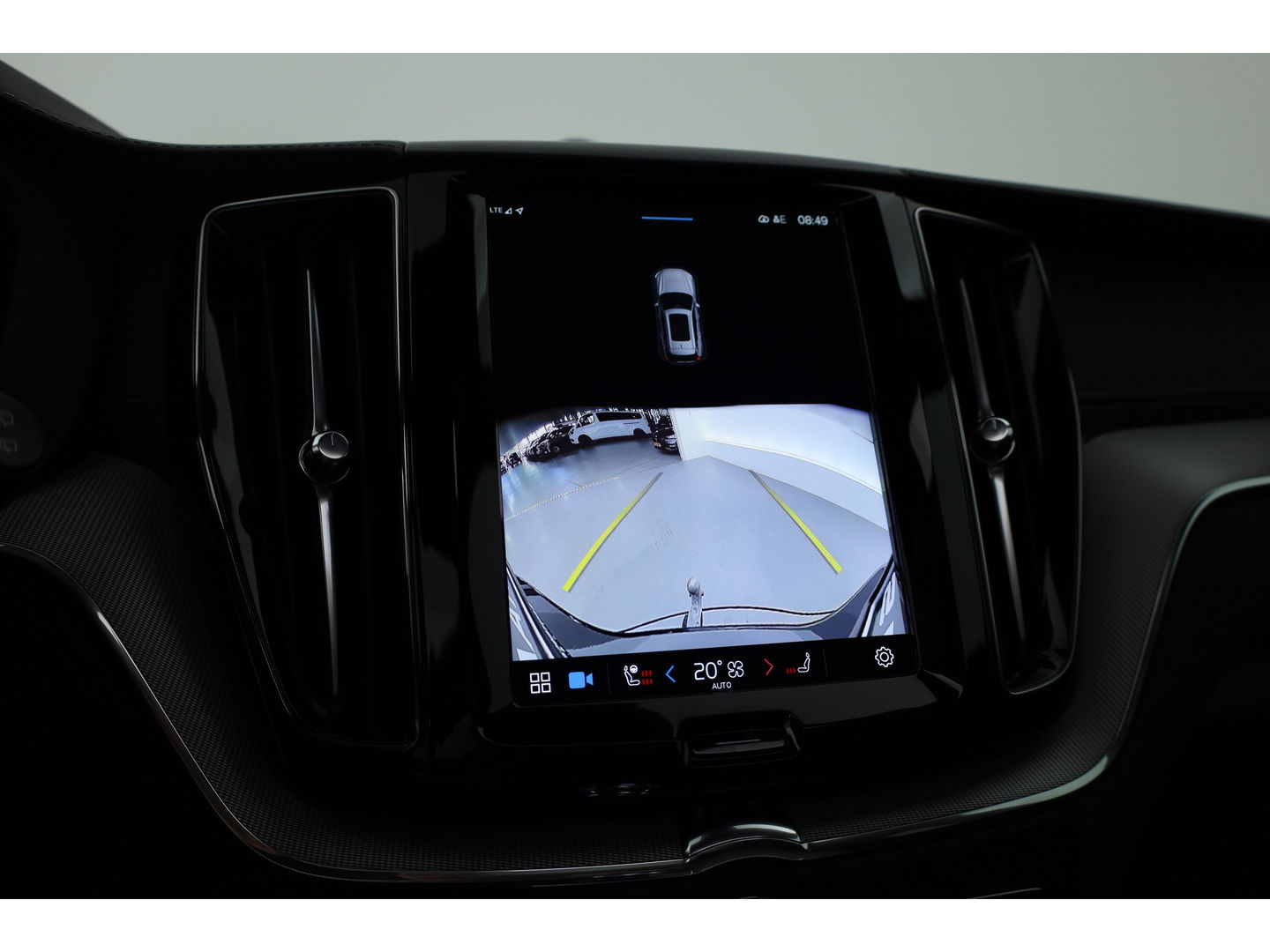 Volvo XC60 2.0 T8 Plug-in hybrid AWD Ultra Black Edition | Luchtvering | 360cam | Elek. Trekhaak | HUD | Bowers & Wilkins | Memory