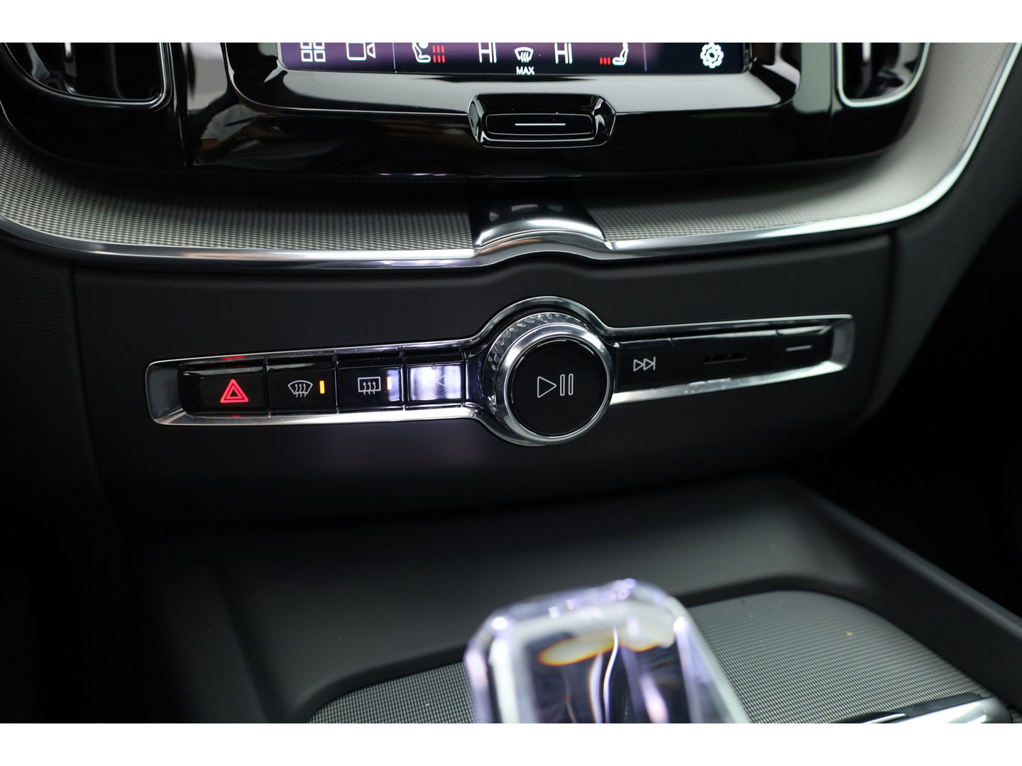 Volvo XC60 2.0 T8 Plug-in hybrid AWD Ultra Black Edition | Luchtvering | 360cam | Elek. Trekhaak | HUD | Bowers & Wilkins | Memory