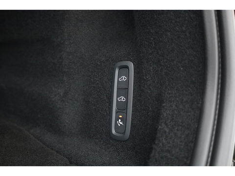 Volvo XC60 2.0 T8 Plug-in hybrid AWD Ultra Black Edition | Luchtvering | 360cam | Elek. Trekhaak | HUD | Bowers & Wilkins | Memory