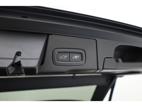 Volvo XC60 2.0 T8 Plug-in hybrid AWD Ultra Black Edition | Luchtvering | 360cam | Elek. Trekhaak | HUD | Bowers & Wilkins | Memory
