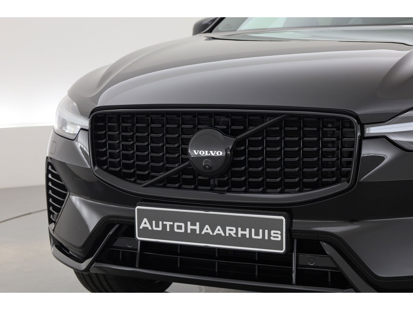 Volvo XC60 2.0 T8 Plug-in hybrid AWD Ultra Black Edition | Luchtvering | 360cam | Elek. Trekhaak | HUD | Bowers & Wilkins | Memory