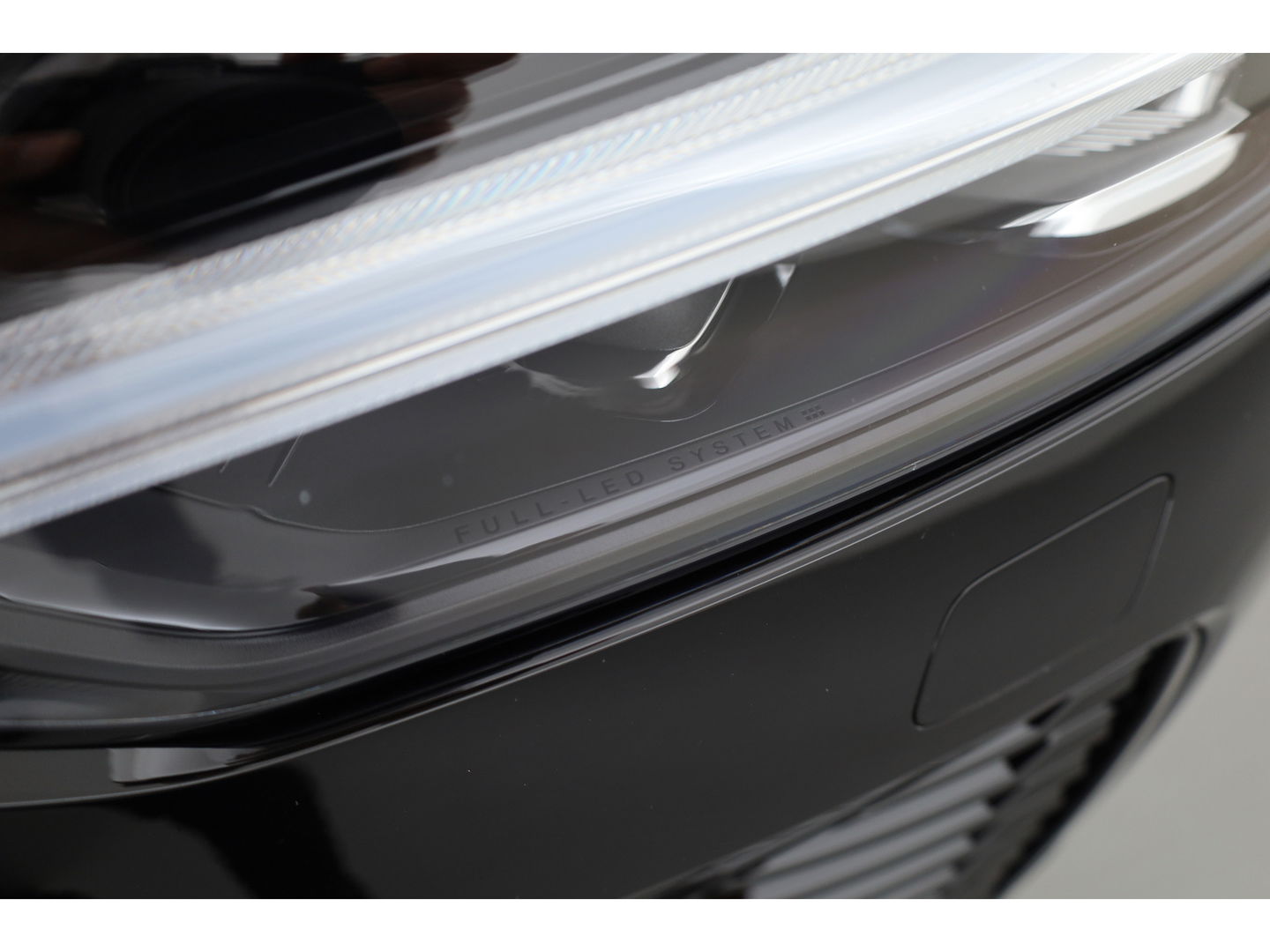 Volvo XC60 2.0 T8 Plug-in hybrid AWD Ultra Black Edition | Luchtvering | 360cam | Elek. Trekhaak | HUD | Bowers & Wilkins | Memory