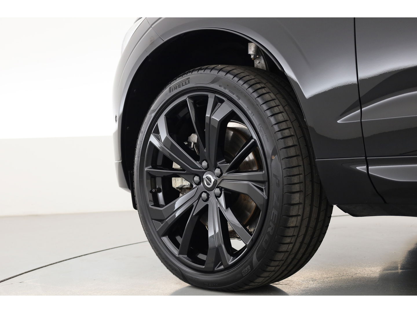 Volvo XC60 2.0 T8 Plug-in hybrid AWD Ultra Black Edition | Luchtvering | 360cam | Elek. Trekhaak | HUD | Bowers & Wilkins | Memory