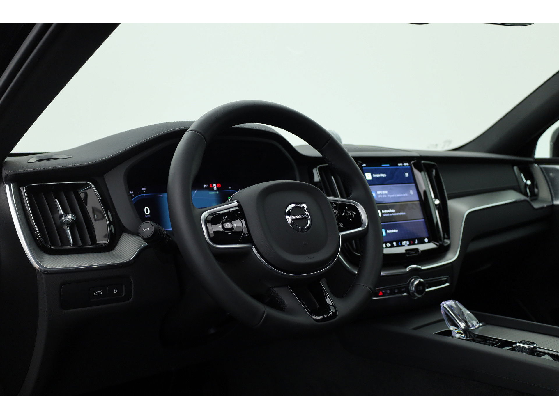 Volvo XC60 2.0 T8 Plug-in hybrid AWD Ultra Black Edition | Luchtvering | 360cam | Elek. Trekhaak | HUD | Bowers & Wilkins | Memory