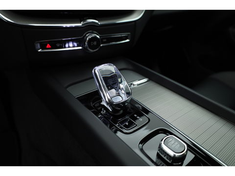 Volvo XC60 2.0 T8 Plug-in hybrid AWD Ultra Black Edition | Luchtvering | 360cam | Elek. Trekhaak | HUD | Bowers & Wilkins | Memory