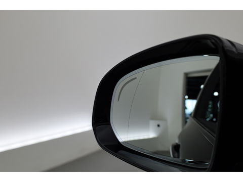 Volvo XC60 2.0 T8 Plug-in hybrid AWD Ultra Black Edition | Luchtvering | 360cam | Elek. Trekhaak | HUD | Bowers & Wilkins | Memory