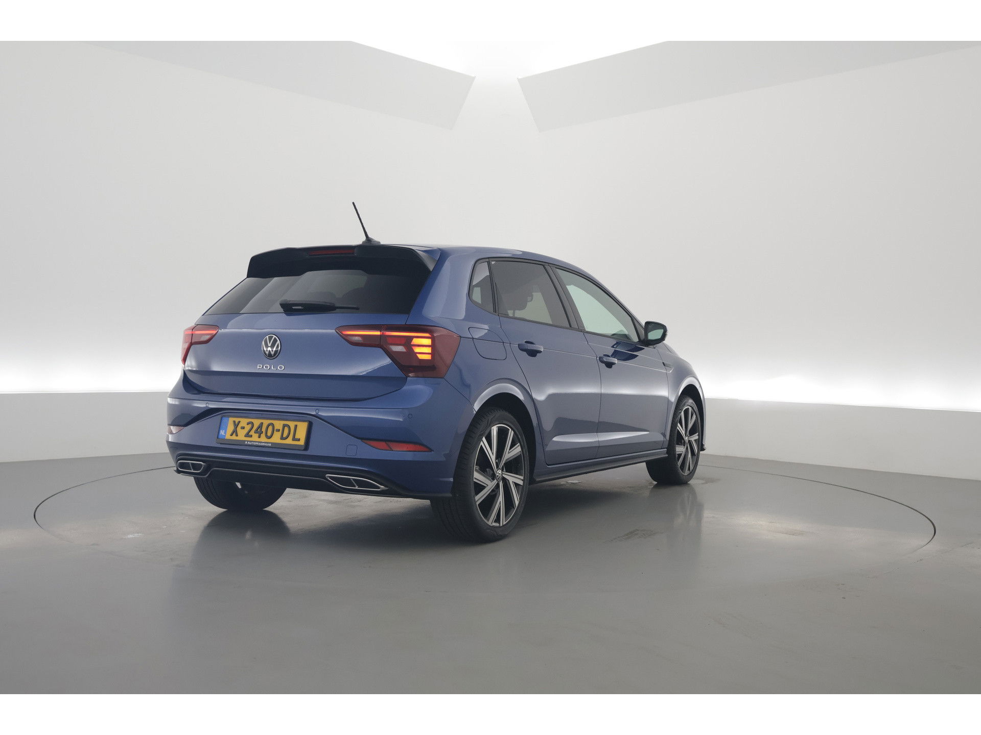 Volkswagen Polo 1.0 TSI R-Line DSG 110pk | CarPlay | Stoelverw. | LED | Camera | Keyless | Adapt. Cruise