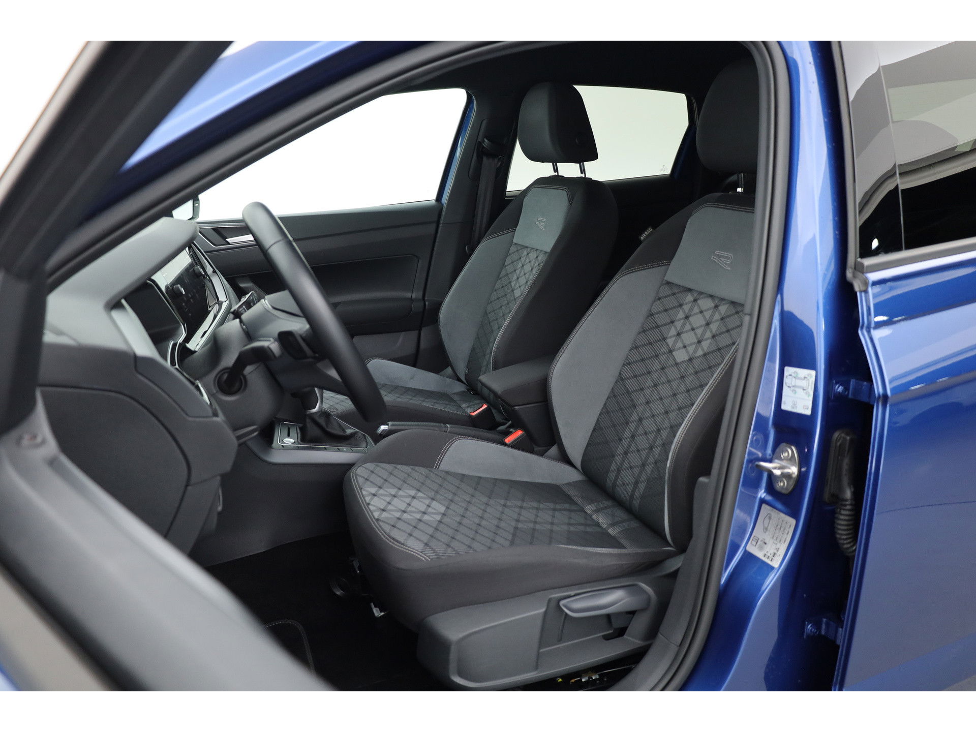 Volkswagen Polo 1.0 TSI R-Line DSG 110pk | CarPlay | Stoelverw. | LED | Camera | Keyless | Adapt. Cruise