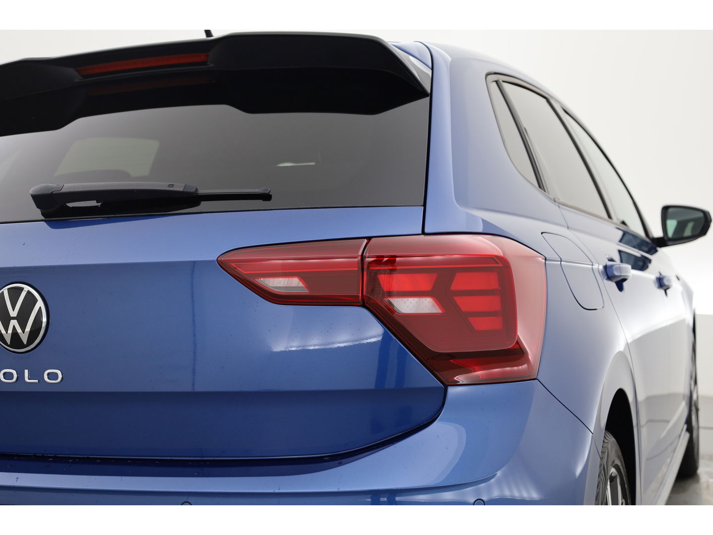Volkswagen Polo 1.0 TSI R-Line DSG 110pk | CarPlay | Stoelverw. | LED | Camera | Keyless | Adapt. Cruise