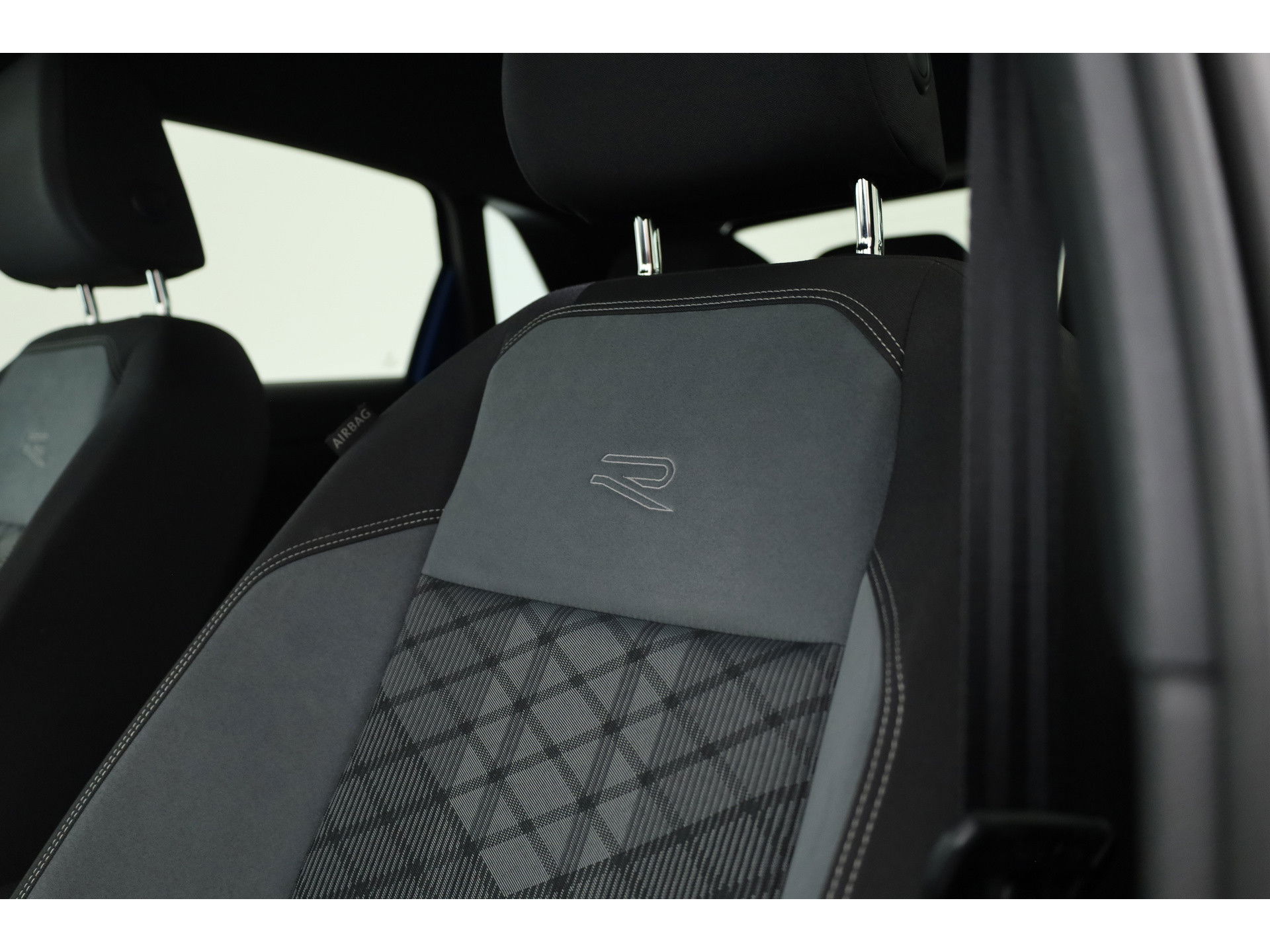 Volkswagen Polo 1.0 TSI R-Line DSG 110pk | CarPlay | Stoelverw. | LED | Camera | Keyless | Adapt. Cruise