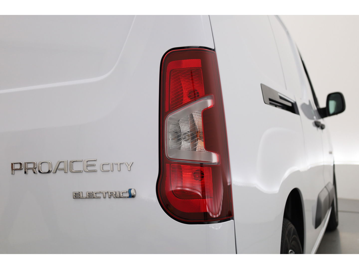 Toyota PROACE CITY Electric Pro Touch & Go XXL | L2 | 3 pers. | Navi | 10" scherm | Airco | Cruise | CarPlay
