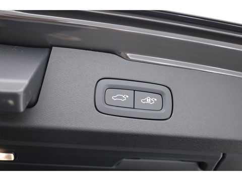 Volvo V60 2.0 T6 Plug-in hybrid AWD Ultra Dark | Pano-dak | 360 camera |  Head-up | Trekhaak | H&K- Audio|