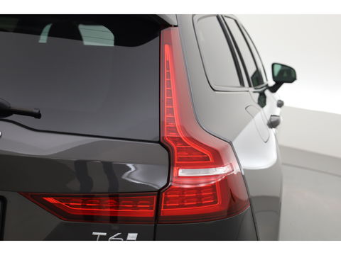 Volvo V60 2.0 T6 Plug-in hybrid AWD Ultra Dark | Pano-dak | 360 camera |  Head-up | Trekhaak | H&K- Audio|