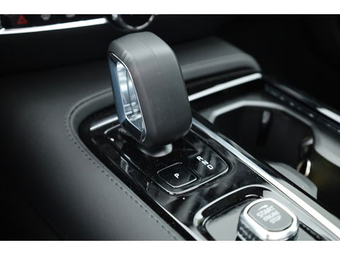 Volvo V60 2.0 T6 Plug-in hybrid AWD Ultra Dark | Pano-dak | 360 camera |  Head-up | Trekhaak | H&K- Audio|