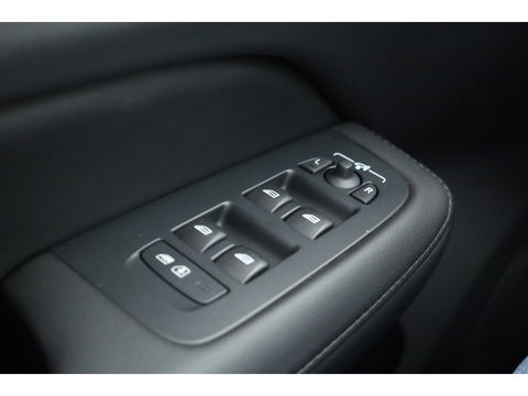 Volvo V60 2.0 T6 Plug-in hybrid AWD Ultra Dark | Pano-dak | 360 camera |  Head-up | Trekhaak | H&K- Audio|
