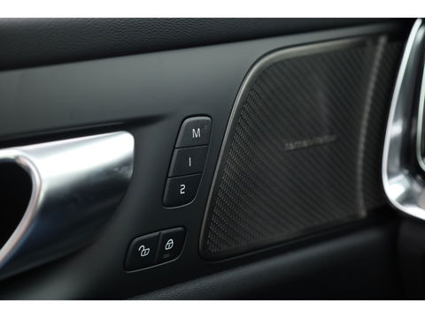 Volvo V60 2.0 T6 Plug-in hybrid AWD Ultra Dark | Pano-dak | 360 camera |  Head-up | Trekhaak | H&K- Audio|
