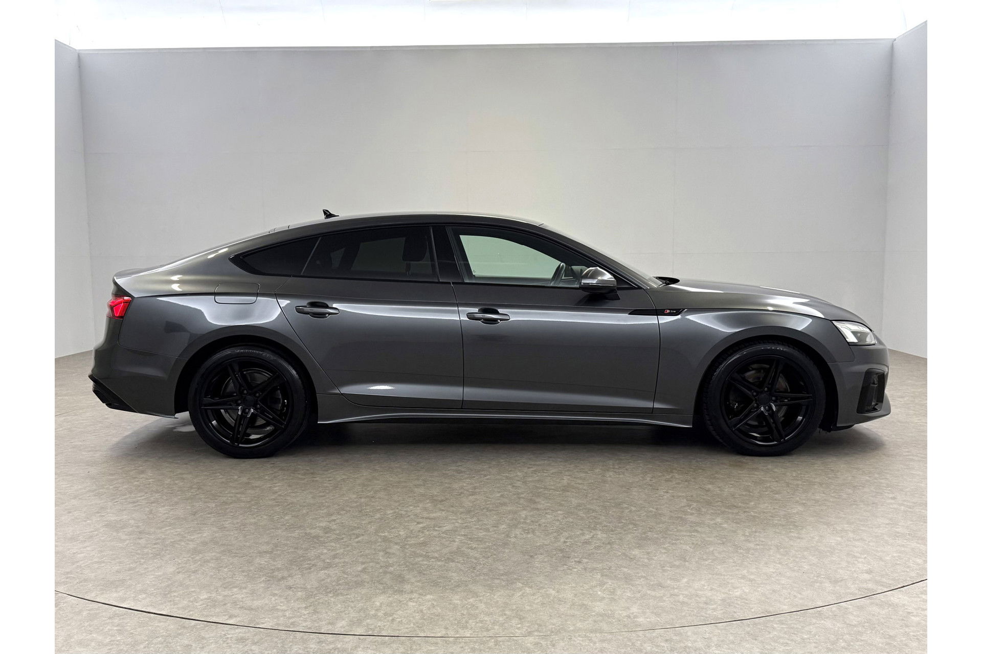 Audi A5 35 TFSI 150PK Black Edition S-Line | Camera | LED | Virtual Cockpit | Carplay | Stoelverwarming | 18''LMV