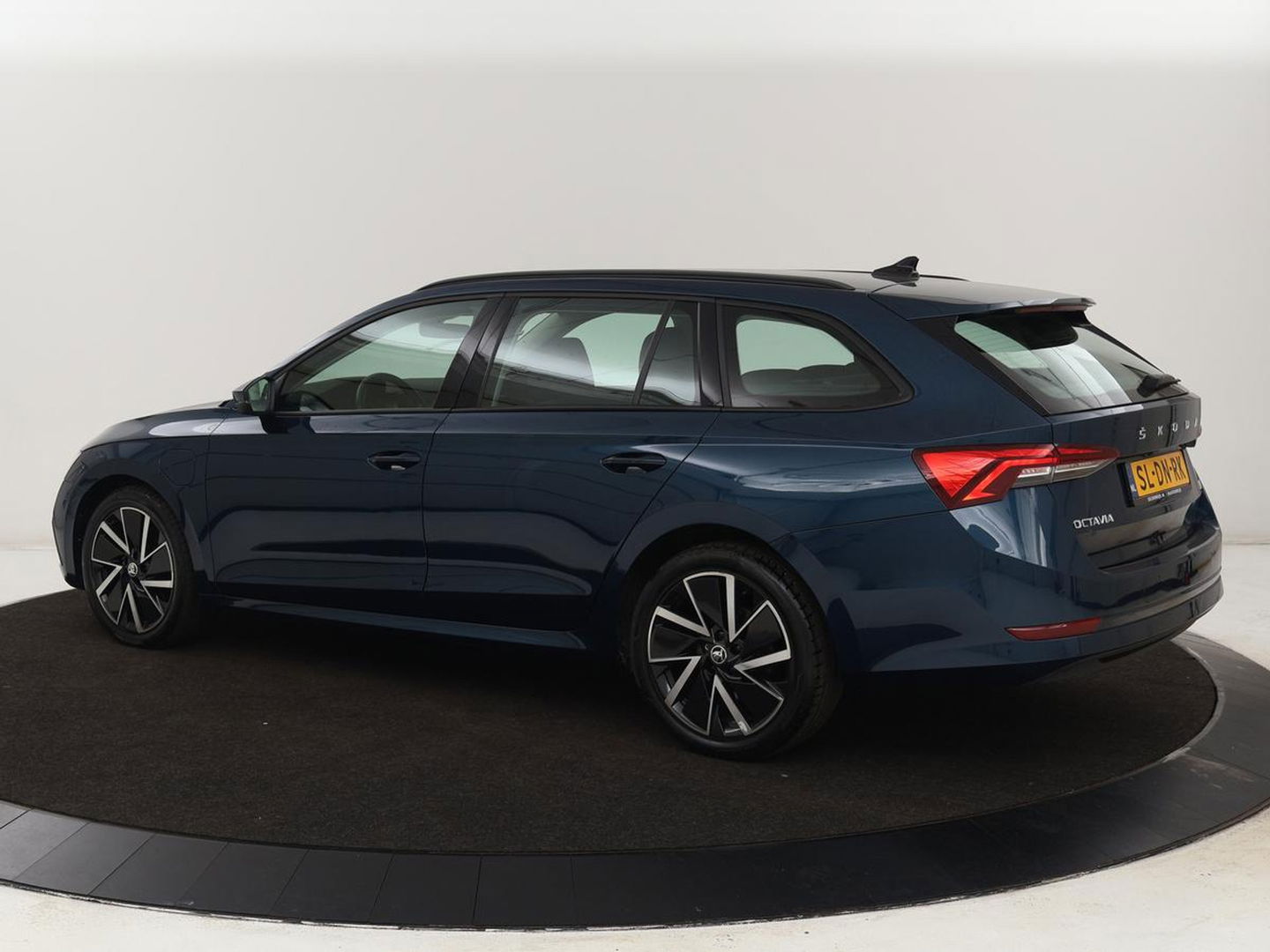 Škoda Octavia Combi 1.4 TSI iV PHEV Business Edition Plus | Stoel & stuurverwarming | Adaptive cruise | Carplay | Navigatie | DAB | Lane assist | LED