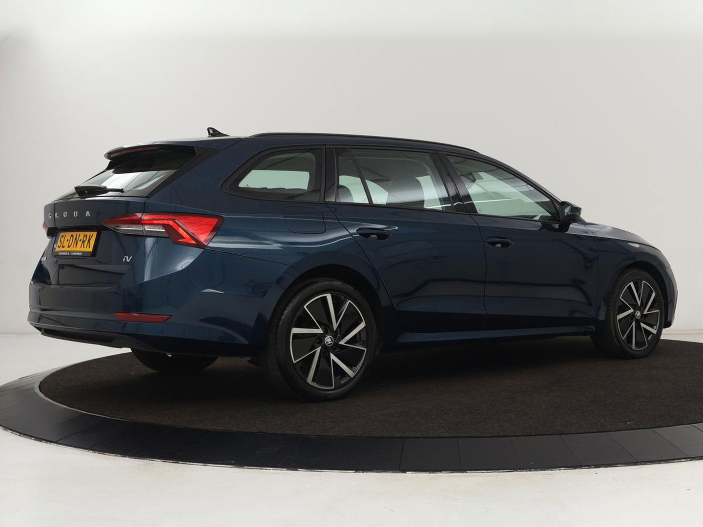 Škoda Octavia Combi 1.4 TSI iV PHEV Business Edition Plus | Stoel & stuurverwarming | Adaptive cruise | Carplay | Navigatie | DAB | Lane assist | LED