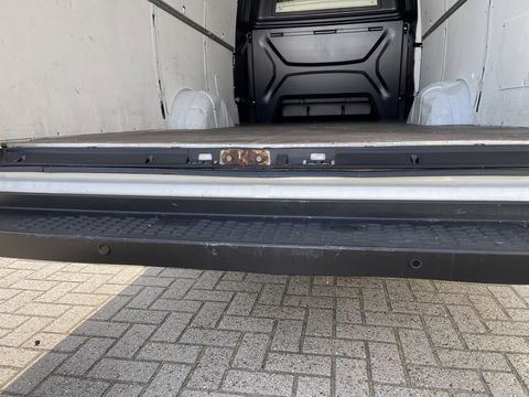 Iveco Daily 35S16V 2.3 410 L4H2 DC 7 persoons / ideaal voor motorsport camper / lease vanaf € 536 / mag 3500 kg trekken / climate control / euro 6 diesel / 270 graden achterdeuren !