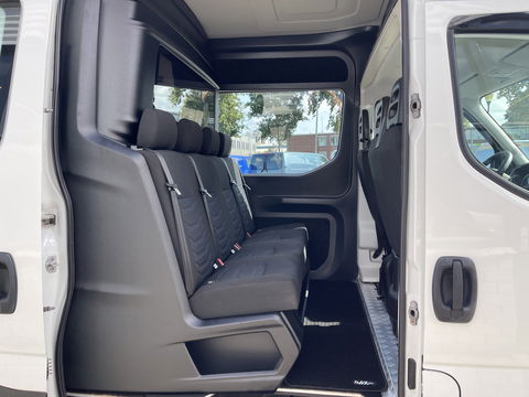 Iveco Daily 35S16V 2.3 410 L4H2 DC 7 persoons / ideaal voor motorsport camper / lease vanaf € 536 / mag 3500 kg trekken / climate control / euro 6 diesel / 270 graden achterdeuren !