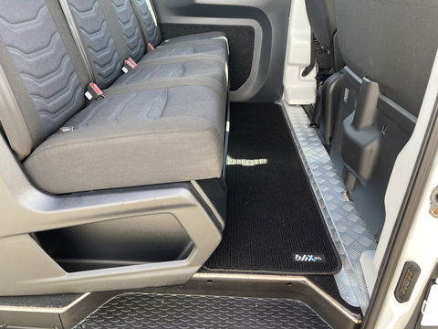 Iveco Daily 35S16V 2.3 410 L4H2 DC 7 persoons / ideaal voor motorsport camper / lease vanaf € 536 / mag 3500 kg trekken / climate control / euro 6 diesel / 270 graden achterdeuren !