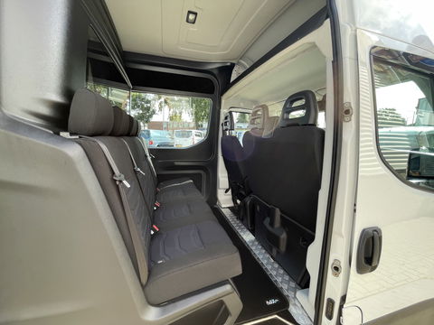 Iveco Daily 35S16V 2.3 410 L4H2 DC 7 persoons / ideaal voor motorsport camper / lease vanaf € 536 / mag 3500 kg trekken / climate control / euro 6 diesel / 270 graden achterdeuren !