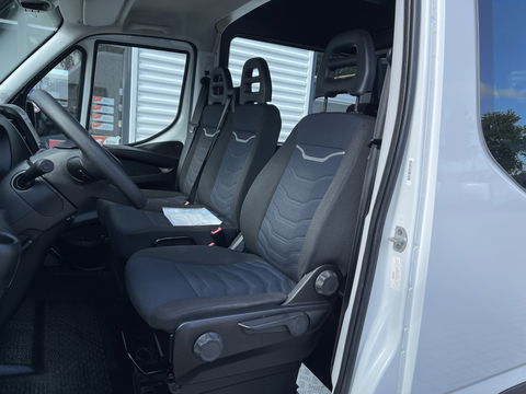 Iveco Daily 35S16V 2.3 410 L4H2 DC 7 persoons / ideaal voor motorsport camper / lease vanaf € 536 / mag 3500 kg trekken / climate control / euro 6 diesel / 270 graden achterdeuren !