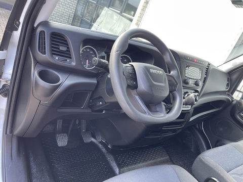 Iveco Daily 35S16V 2.3 410 L4H2 DC 7 persoons / ideaal voor motorsport camper / lease vanaf € 536 / mag 3500 kg trekken / climate control / euro 6 diesel / 270 graden achterdeuren !