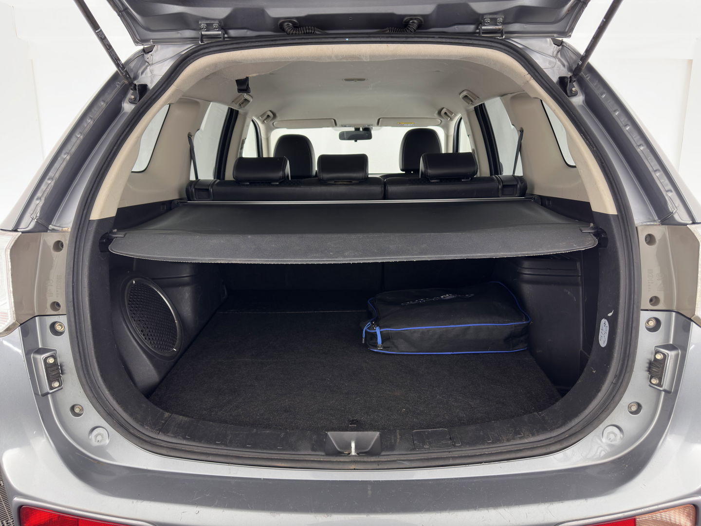 Mitsubishi Outlander 2.0 PHEV Executive Edition X-Line AWD Aut. *NAVI-FULLMAP | LEATHER-FABRIC | COMFORT-SEATS | CAMERA | ROCKFORD-AUDIO | ECC | KEYLESS | SHIFT-PADDLES | PRIVACY-GLASS | TOWBAR | 18"ALU*