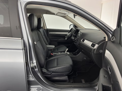 Mitsubishi Outlander 2.0 PHEV Executive Edition X-Line AWD Aut. *NAVI-FULLMAP | LEATHER-FABRIC | COMFORT-SEATS | CAMERA | ROCKFORD-AUDIO | ECC | KEYLESS | SHIFT-PADDLES | PRIVACY-GLASS | TOWBAR | 18"ALU*