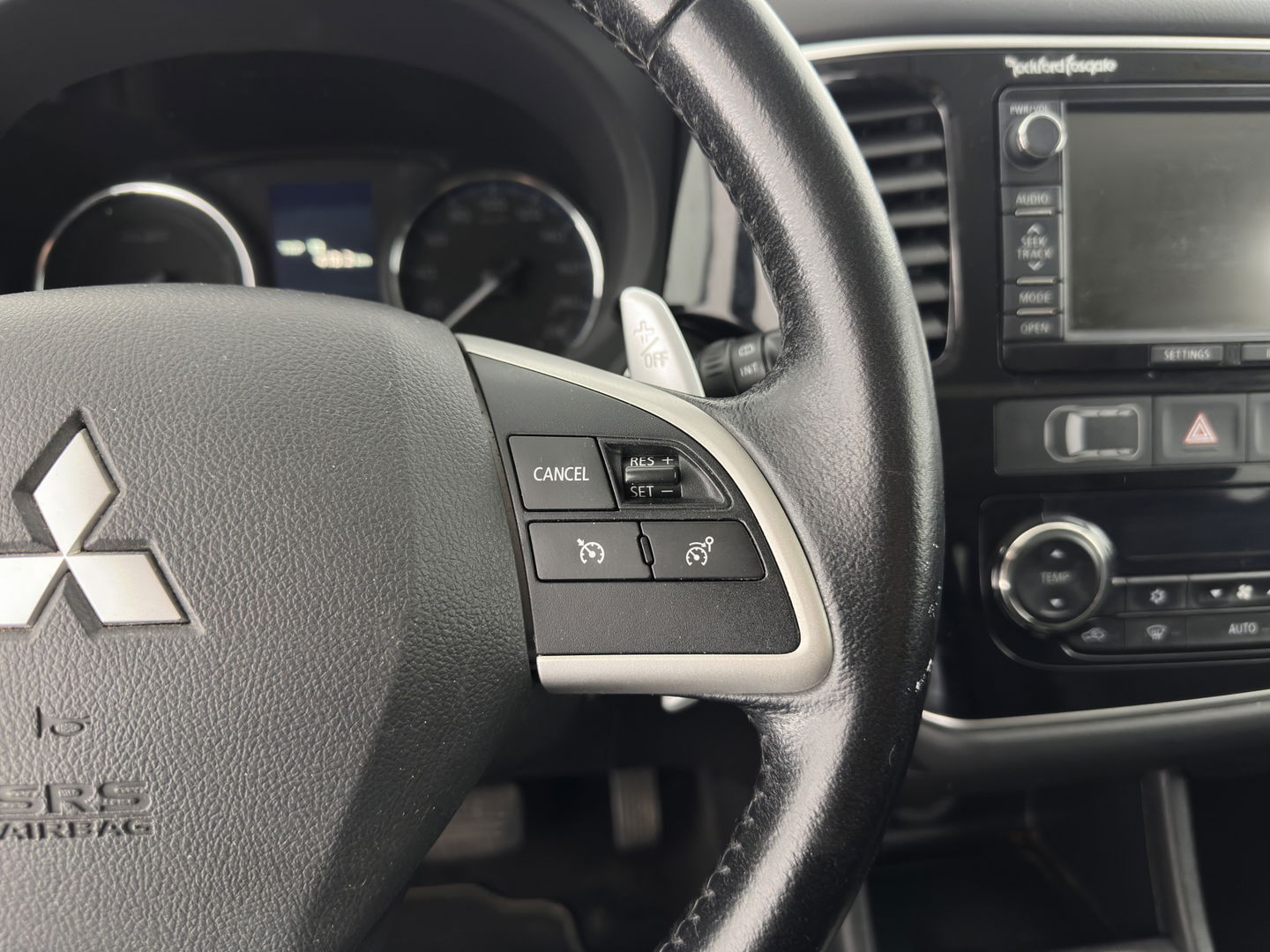 Mitsubishi Outlander 2.0 PHEV Executive Edition X-Line AWD Aut. *NAVI-FULLMAP | LEATHER-FABRIC | COMFORT-SEATS | CAMERA | ROCKFORD-AUDIO | ECC | KEYLESS | SHIFT-PADDLES | PRIVACY-GLASS | TOWBAR | 18"ALU*