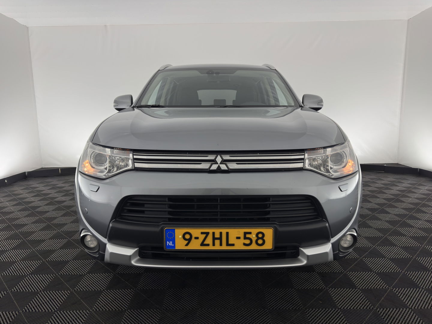 Mitsubishi Outlander 2.0 PHEV Executive Edition X-Line AWD Aut. *NAVI-FULLMAP | LEATHER-FABRIC | COMFORT-SEATS | CAMERA | ROCKFORD-AUDIO | ECC | KEYLESS | SHIFT-PADDLES | PRIVACY-GLASS | TOWBAR | 18"ALU*