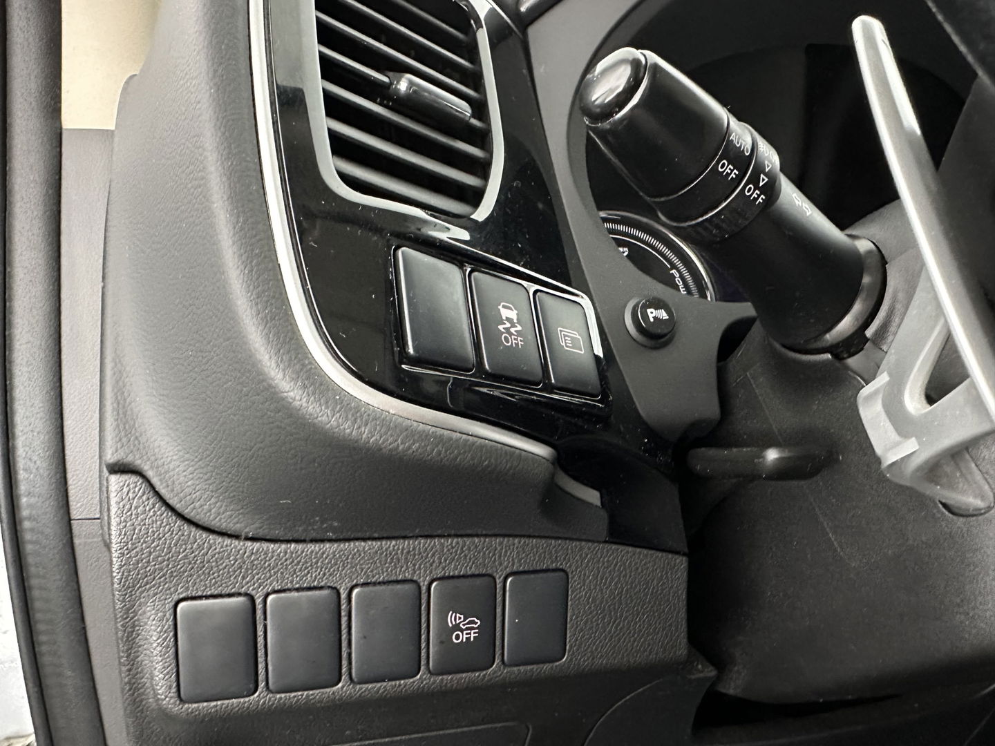 Mitsubishi Outlander 2.0 PHEV Executive Edition X-Line AWD Aut. *NAVI-FULLMAP | LEATHER-FABRIC | COMFORT-SEATS | CAMERA | ROCKFORD-AUDIO | ECC | KEYLESS | SHIFT-PADDLES | PRIVACY-GLASS | TOWBAR | 18"ALU*